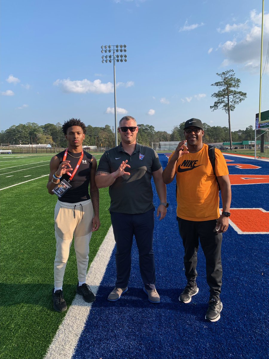 JadenYork15's tweet photo. Had a great visit at Louisiana Christian University 💙🧡 appreciate the hospitality @CoachPorter_LCU @CoachReger @drewmaddox8 @LCU_ftball https://t.co/aBbvlabzOv