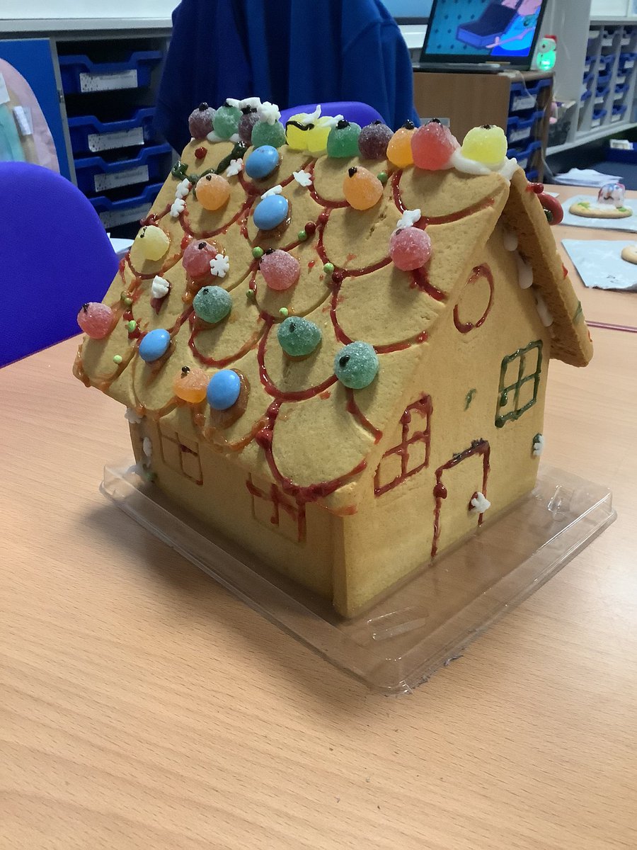 MPPS_Wirral's tweet image. As a challenge using our character strength Teamwork we created Gingerbread Houses. Great work 2I! #MPPSPSHE #Christmas