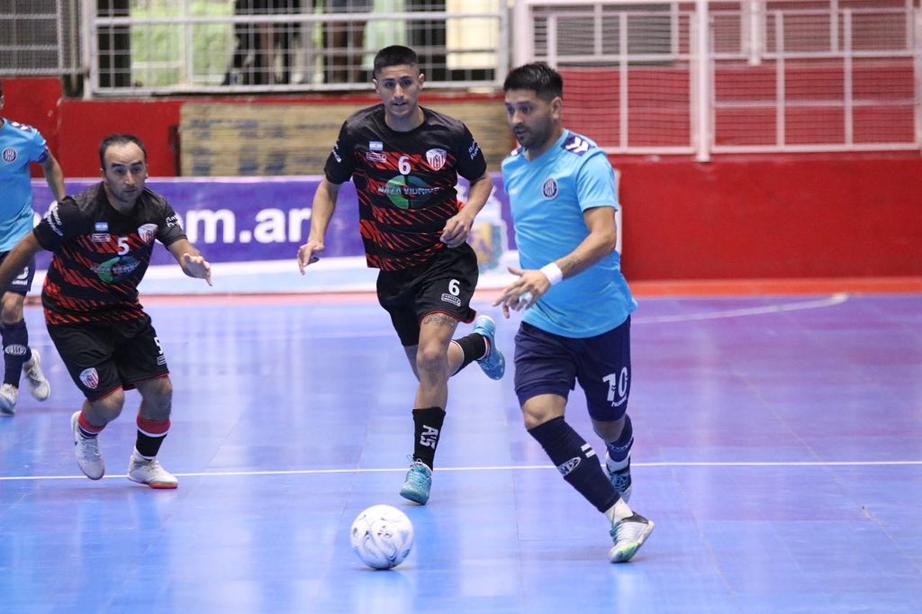 LNFArgentina's tweet photo. ¡CLASIFICADO! ✅

17 de agosto venció a @clubbancomdp 5 a 1 y con puntaje ideal avanzó a cuartos de final 

¡Felicitaciones! 👏🏼👏🏼👏🏼

#DesarrolloAFA
#JuegaElPais 
#JugamosTodos https://t.co/EiHYdFDrQy