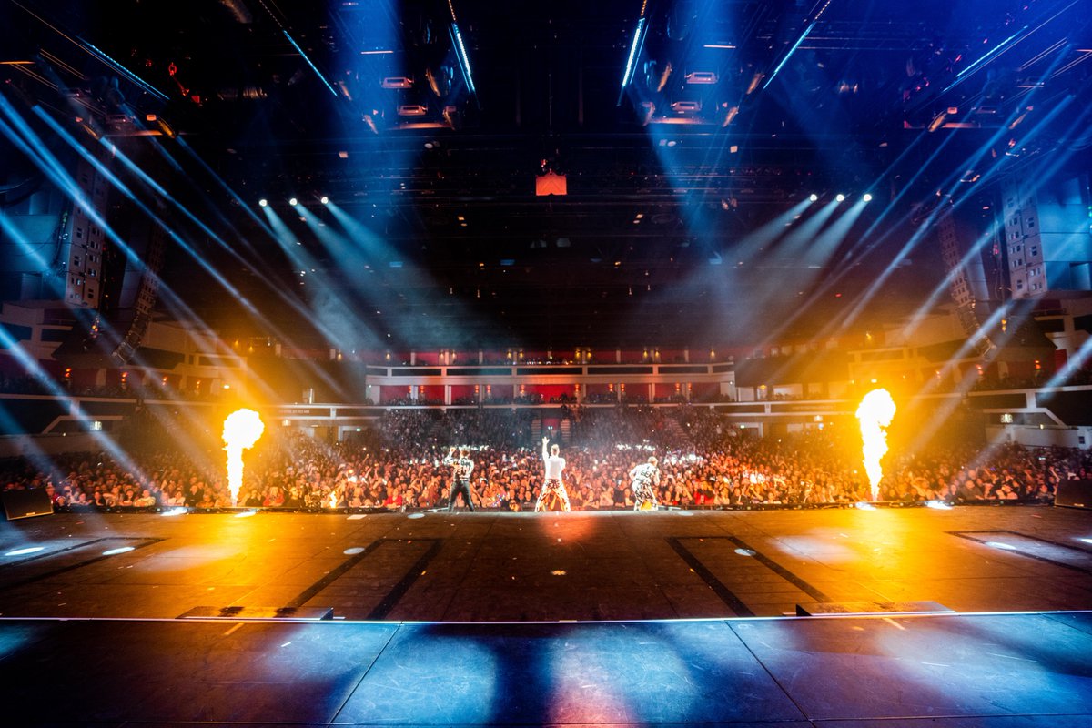 westlifemusic's tweet photo. Cardiff, the last two nights were amazing, what a brilliant crowd! 🏴󠁧󠁢󠁷󠁬󠁳󠁿 Belfast, you’re next 💫 https://t.co/D2xKnCs70W