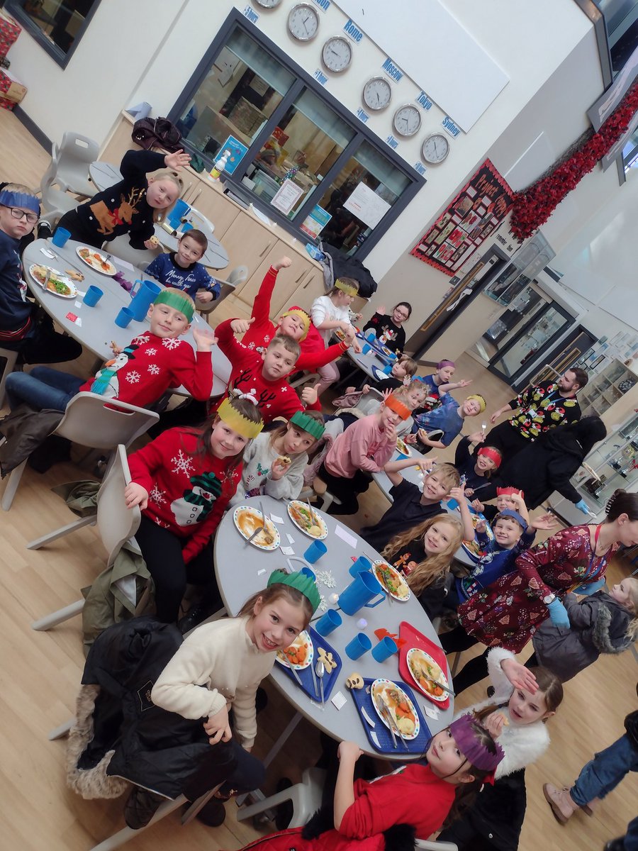 CPickeringPri's tweet photo. Merry Xmas from #Y4MOR ๐ฒ๐โThanks cooks for a lovely Christmas Dinner ๐๐ https://t.co/D1cufvijW0