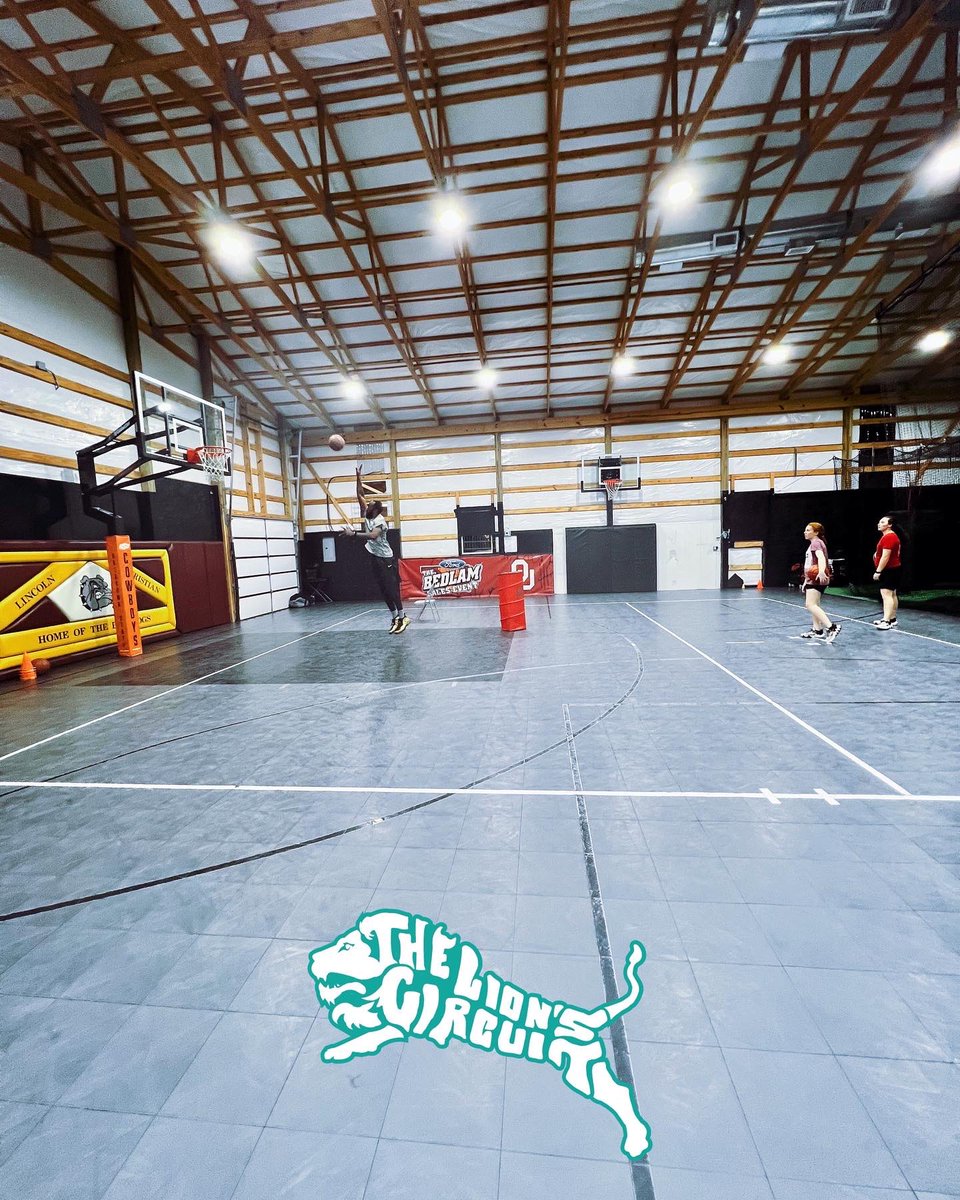TheLionsCircuit's tweet image. Ella and Paisley came to rock with me.. These sisters can go!  
#TheLionsCircuit #MiddleSchoolHoops  #DevelopedToElite #Fundamentals #GirlsGotGame #BallHers #OklahomaHoops #SmallTownsBigDreams #GoGetIt