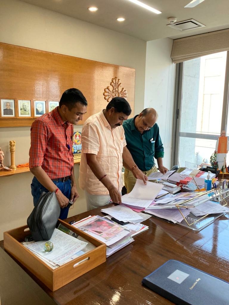 માનનીય કુબેરભાઈ ડીંડ઼ોર સાહેબને કેબિનેટ શિક્ષણ તથા આદિજાતિ વિભાગ મંત્રી બનવા બદલ ખૂબ ખૂબ અભિનંદન...<a href="/kuberdindor/">Dr. Kuber Dindor</a> <a href="/JaydeepsinhBar4/">Jaydeepsinh Baria</a>