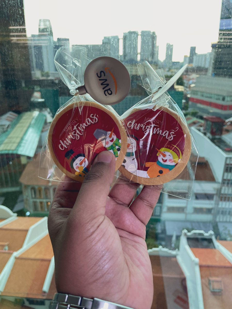 Christmas 🍪 at #AWSUGSg December meetup. Quite the festive touch to end the year. <a href="/stevepotayteo/">Steve Potay Teo</a>, Badri, <a href="/Pamudithaimalka/">Pamuditha imalka 🇱🇰</a>, @arshadzackeriya were very consistent in engaging developers in #Singapore which is evident from their UG membership growth. Time to rest, happy holidays!
