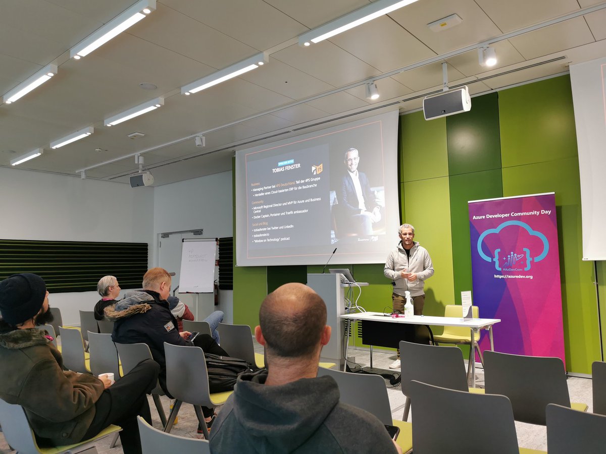 martin_jib's tweet image. @tobiasfenster spricht über Container-basierte Entwicklung für .NET-Entwickler. #azdevcom #Dotnet #docker