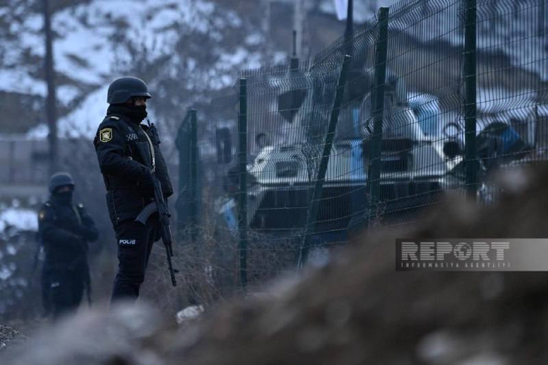 301arm's tweet photo. BREAKING: 

Azerbaijan has brought armed policemen to the blocked portion of the Goris-Stepanakert road. https://t.co/ap3ImP70LB