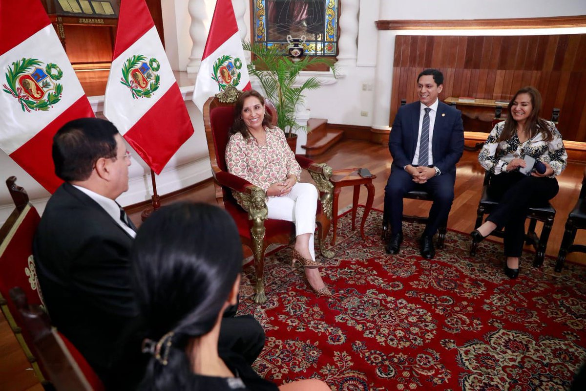 evoespueblo's tweet photo. Nos unimos al clamor de defensores de la vida y Derechos Humanos para exigir que paren la masacre de nuestros hermanos indígenas en #Perú que reclaman respeto a su voto y una democracia que los represente. Ningún gobierno que se manche las manos con sangre del pueblo es legítimo https://t.co/8NTwnFT3Mj