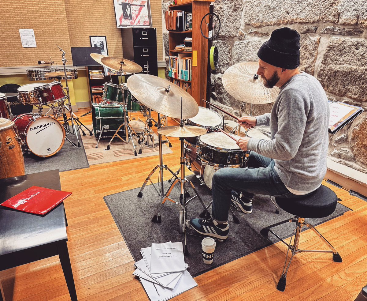 Jonathan Ulman (@jmudrums) on Twitter photo 7 am practice βοΈ before getting set for <a href="/BerkleeCollege/">Berklee College of Music</a> Final Exams, Day 2 !!
#berklee #FinalsWeek #FinalExams 7 am practice βοΈ before getting set for <a href="/BerkleeCollege/">Berklee College of Music</a> Final Exams, Day 2 !!
#berklee #FinalsWeek #FinalExams
