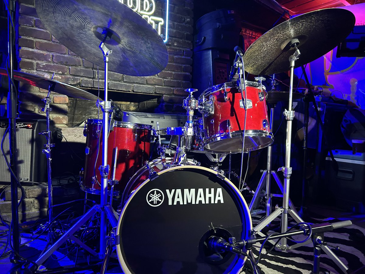 Ryandrumlife's tweet photo. My @YamahaDrums 18 inch kick drum set up with @istanbulagopusa  cymbals 
#yamahadrums #bayareadrummers #yamaha #istanbulagop #istanbulagopcymbals #drummers #drummersoftiktok #drumsetup #yamahastagecustom #sessiondrummer #bayarea #sfbayarea #drumsetup https://t.co/UwsgDXTL3P