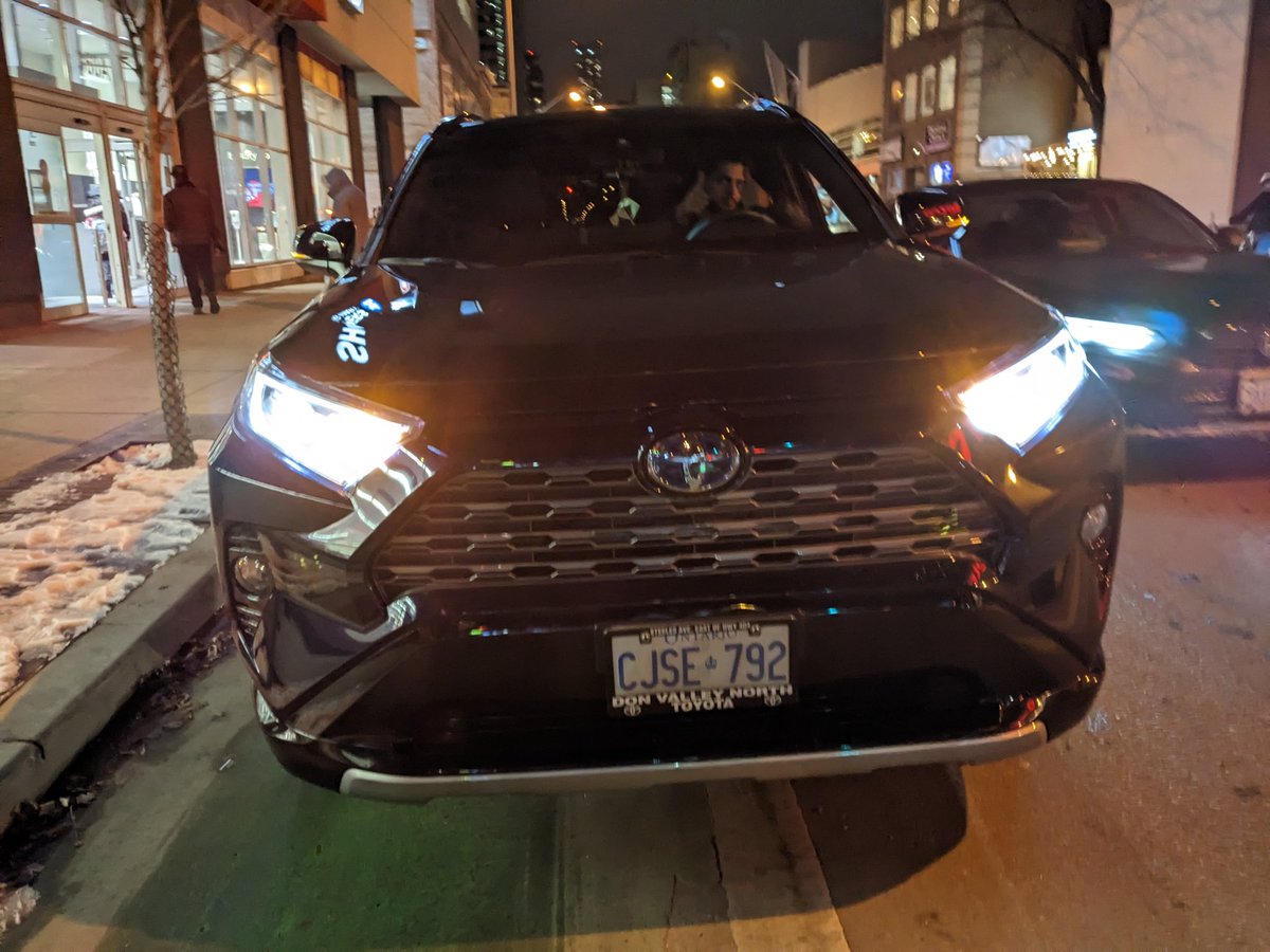 deeplyconcern's tweet image. Bloor last night @TorontoPolice @TO_Cycling, in rush hour. Forced to merge into fast moving traffic.