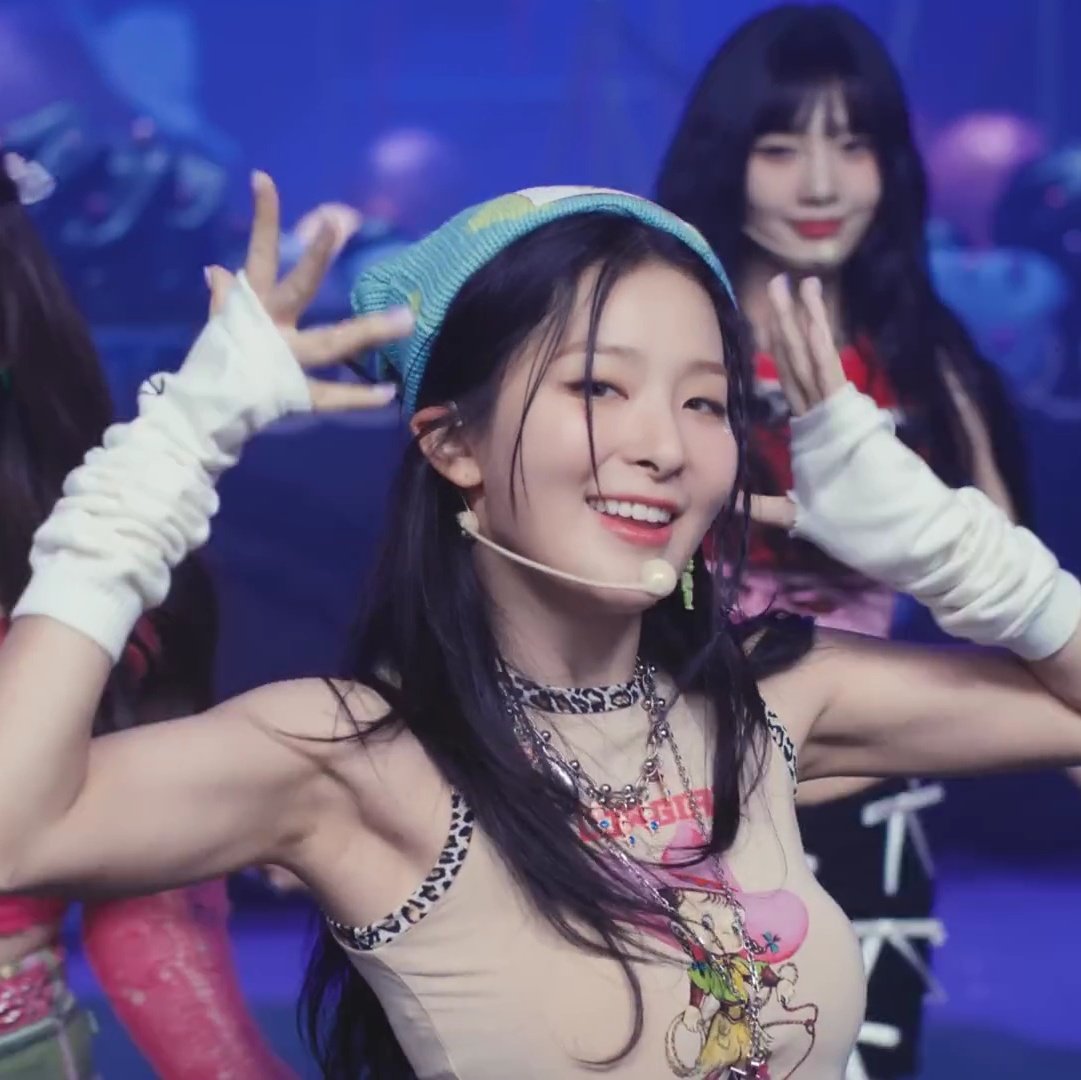 seulgi pics tweet media