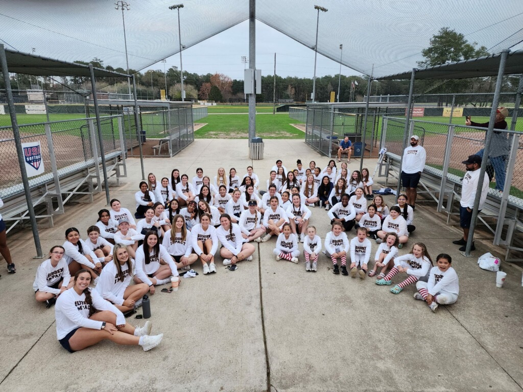 The weather put a little damper on Org Day and caused a few groups to not be able to make it, but still had a good turn out to celebrate being a part of this great organization and getting listen and learn from a softball legend, Aubrey Leach! 
#siyouknow