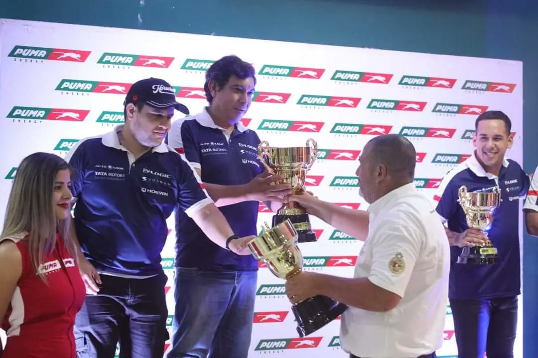 jorge_basualdo's tweet photo. ¡Que gran noche la del Rally Cross Country!
Se cierra de esta forma una gran temporada 2022 del Campeonato del #RCCPy
Mis felicitaciones a Jose Cherry Curi y a toda su gran comisión directiva. https://t.co/dSYl1VNRub