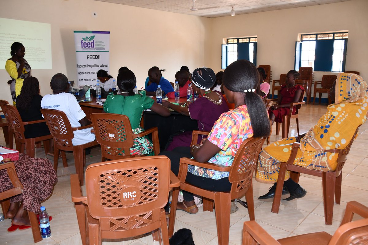 GraceJohnKenyi's tweet photo. I had the privilege to facilitate a two days Psychosocial Support-PSS  Training for the members of the Women-led organizations in Wau, Western Bahr El Ghazal State. Thanks @WarChildCan for Strengthening the capacities of women-led organizations. https://t.co/vxck5l1Anc