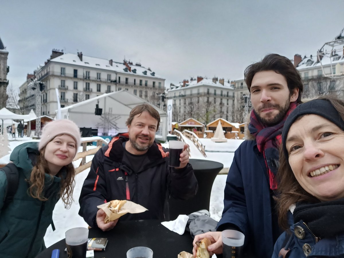 ...  nice way of starting the shutdown with some colleagues of the XMaS team on the Grenoble🎄market with real &amp; unexpected ❄️ around !!!! 
Vin chaud, Fondwich and diots... Feeling very Christmassy !!!!

We wish you a Merry Christmas 🎶