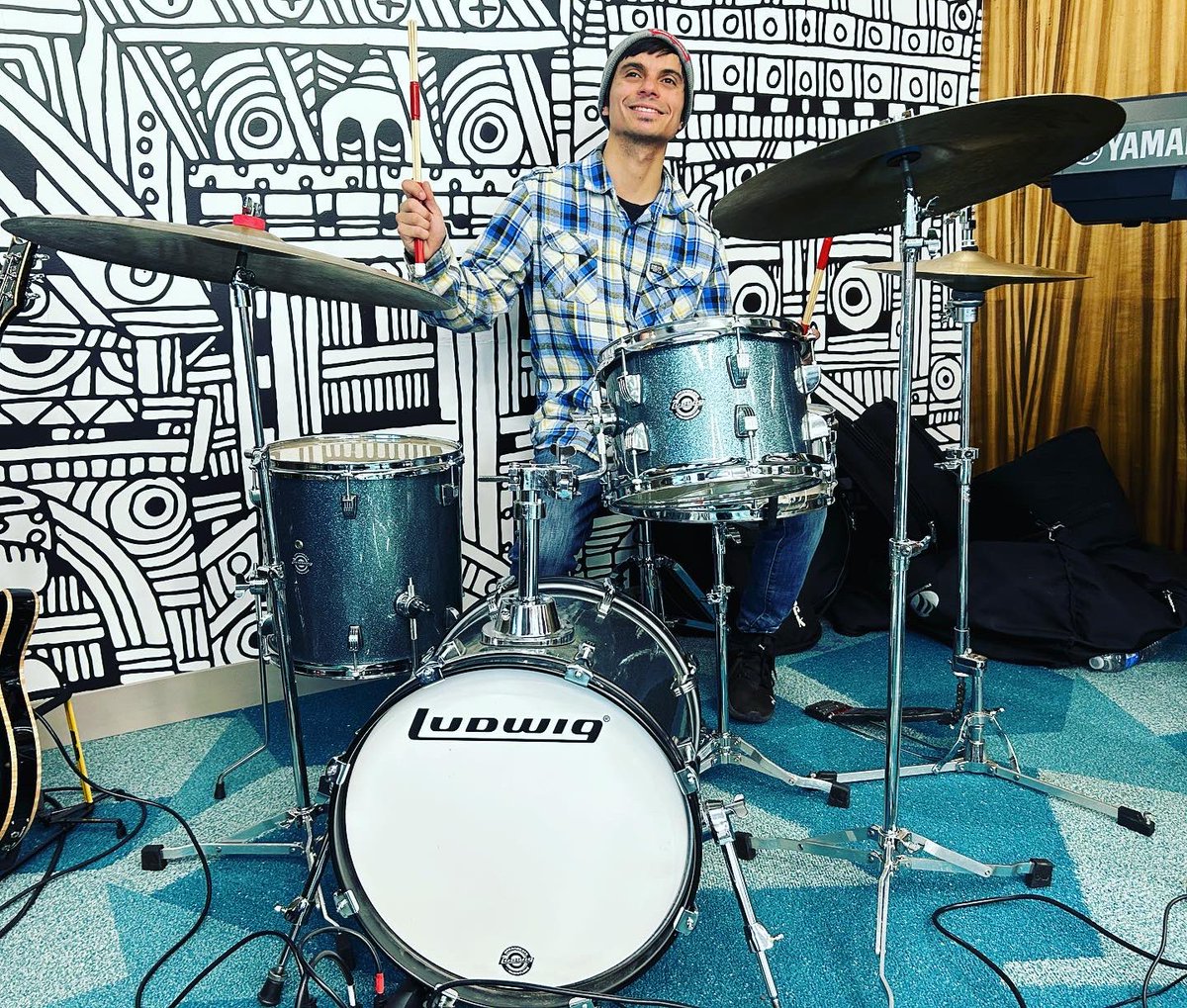 Ryandrumlife's tweet photo. Really enjoy playing the holiday gigs with my #Questlove @LudwigDrumsHQ   break beat kit with my @ZildjianCompany  cymbals! Shoutout to @CYMPAD_USA #bayareadrummers #bayarea #bayareadrums #indierock #indierockdrummer @LudwigDrumsEU @zildjianGBI #zildjian #zildjiancymbals https://t.co/erdF1zoQLY