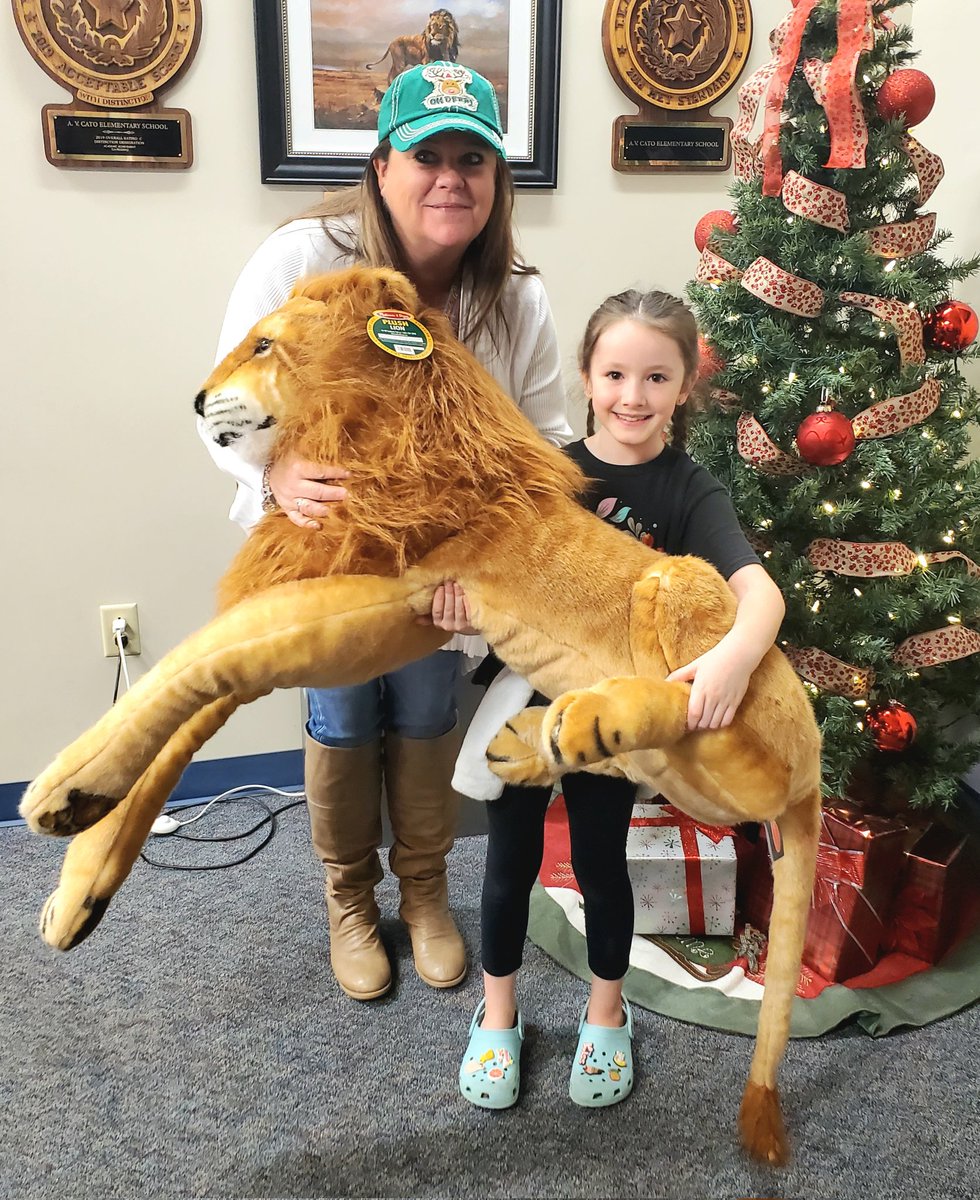 Attend2day's tweet photo. It's a great day to be a #Lion at #AVC! Kennedy B. is our winner of the Pete the Lion Attendance Incentive drawing! She is making school attendance a priority every day! We are so proud of her! Congrats! 🎊 @CastleberryISD @DeAnnePage8 @dr_pettyjohn #attendtowin @M_Strambler https://t.co/VeLK0xtcen