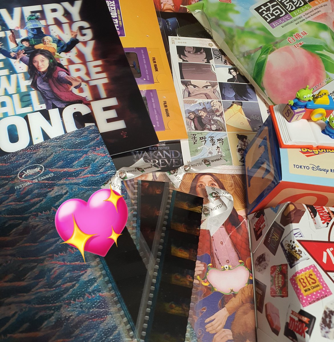 jen_able's tweet photo. 아니 세상에 나 왜 알림안떴지!!!ㅠㅠㅠ 근데 진짜 대박인건 생일 축하받으려고 만나놓고 받은거 N배로 선물주고 간 이구역 찐나눔왕 블배👍
바빠서 못받은 굿즈있다니까 여유분있다고 주고 일본여행 선물까지 한가득 안겨준 당신 너무 고맙고 사랑해😢💗 누가 생일이야...? 담에 전투력 상승해서 올게 https://t.co/QRQMGXBJcy