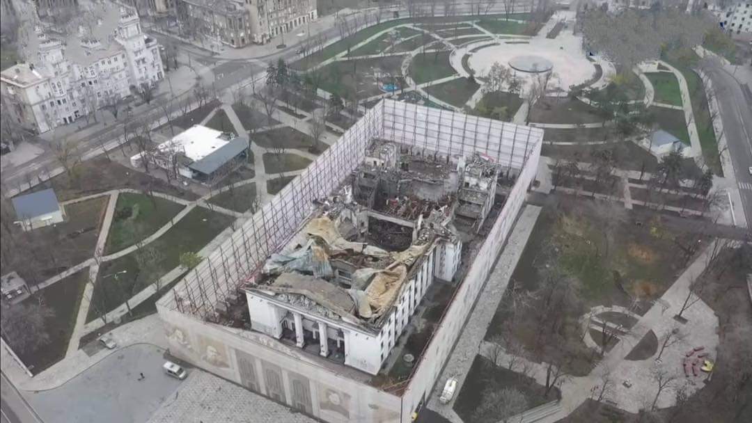 Gerashchenko_en's tweet photo. This is how Russia "fixed" their horrible crime - by covering Mariupol theater with portraits of Russian poets.

Hiding their true identity beneath a thin layer of culture. How metaphorical.

📷: Mariupol City Council https://t.co/m1ttxP47t7