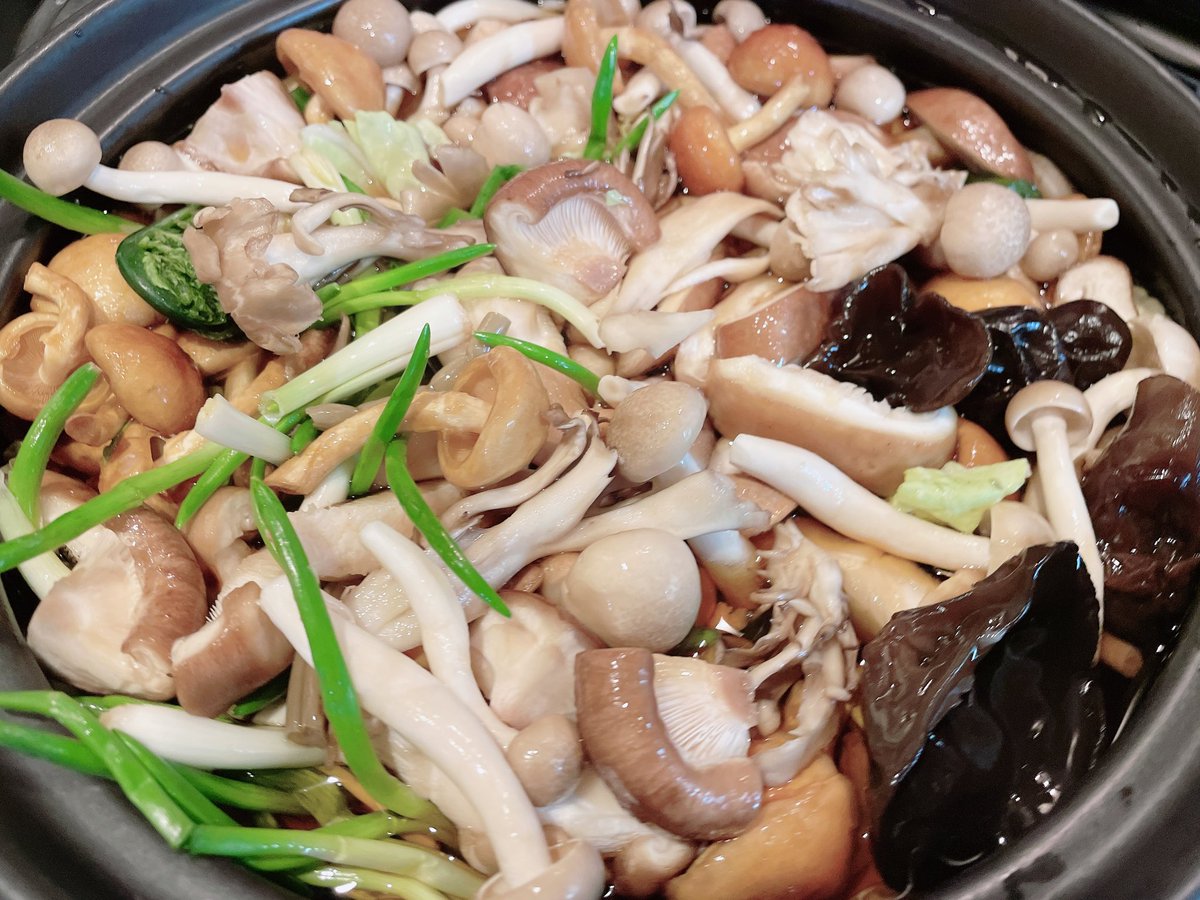 tocio_yama's tweet photo. 毎年恒例の山盛り山菜そば😋
@shinojapan #tastelocal https://t.co/FNpW3b2NWe