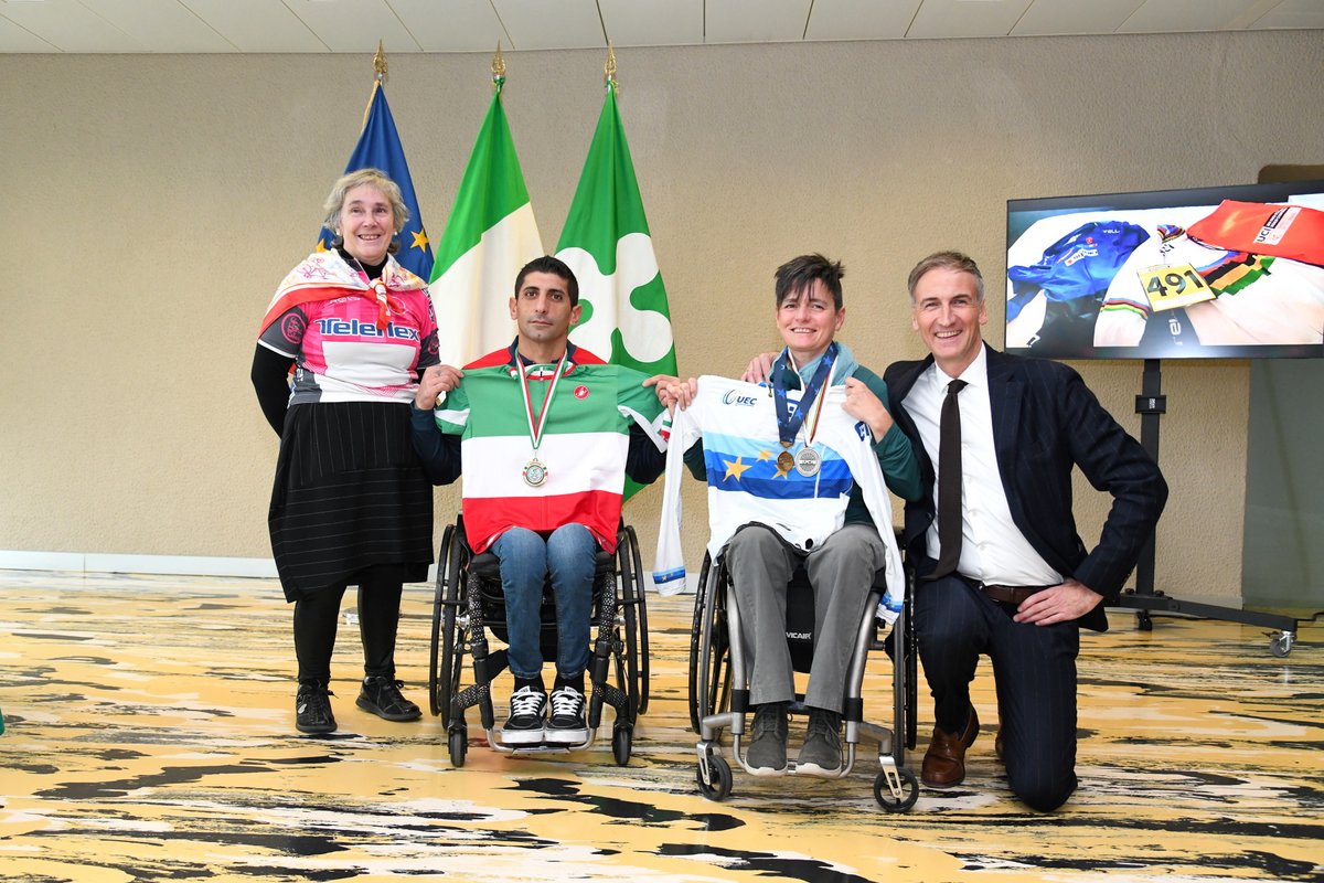 ConsLomb's tweet photo. Sport e inclusione sociale: a Palazzo Pirelli premiazione atleti #RobertaAmadeo e Alessandro D’Onofrio e società MTBBeeandBike #Bregnano
IPresidente @ConsLomb @FermiAlessandro: "Campioni di #sport, ma anche e soprattutto campioni di vita".
Leggi https://t.co/SicJXkoQvS
#handbike https://t.co/jy3Z3JD2Mf