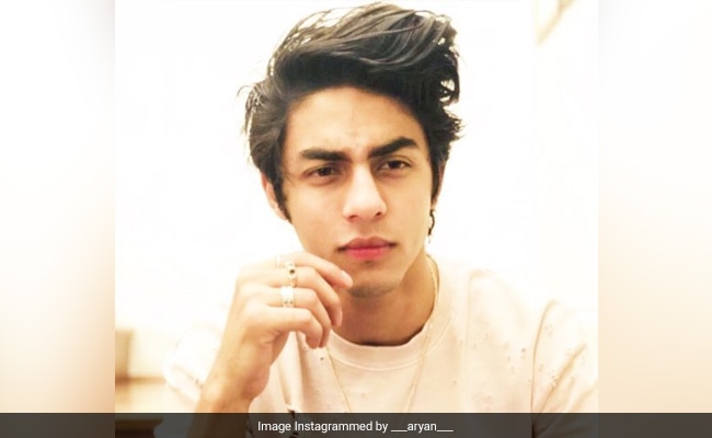 Asked How Parents SRK-Gauri Reacted To His New Venture, Aryan Said This: "My parents are extremely encouraging about the new venture," said Aryan Khan dlvr.it/SfHs40