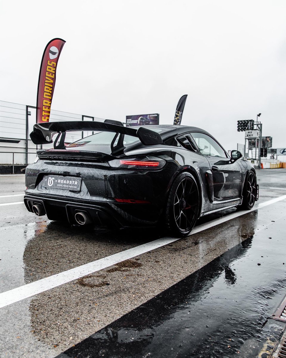 RoadStr_app's tweet image. GT4 RS or GT3? Which one would you choose? 🧐
#porsche #cars #automotive #gt4rs