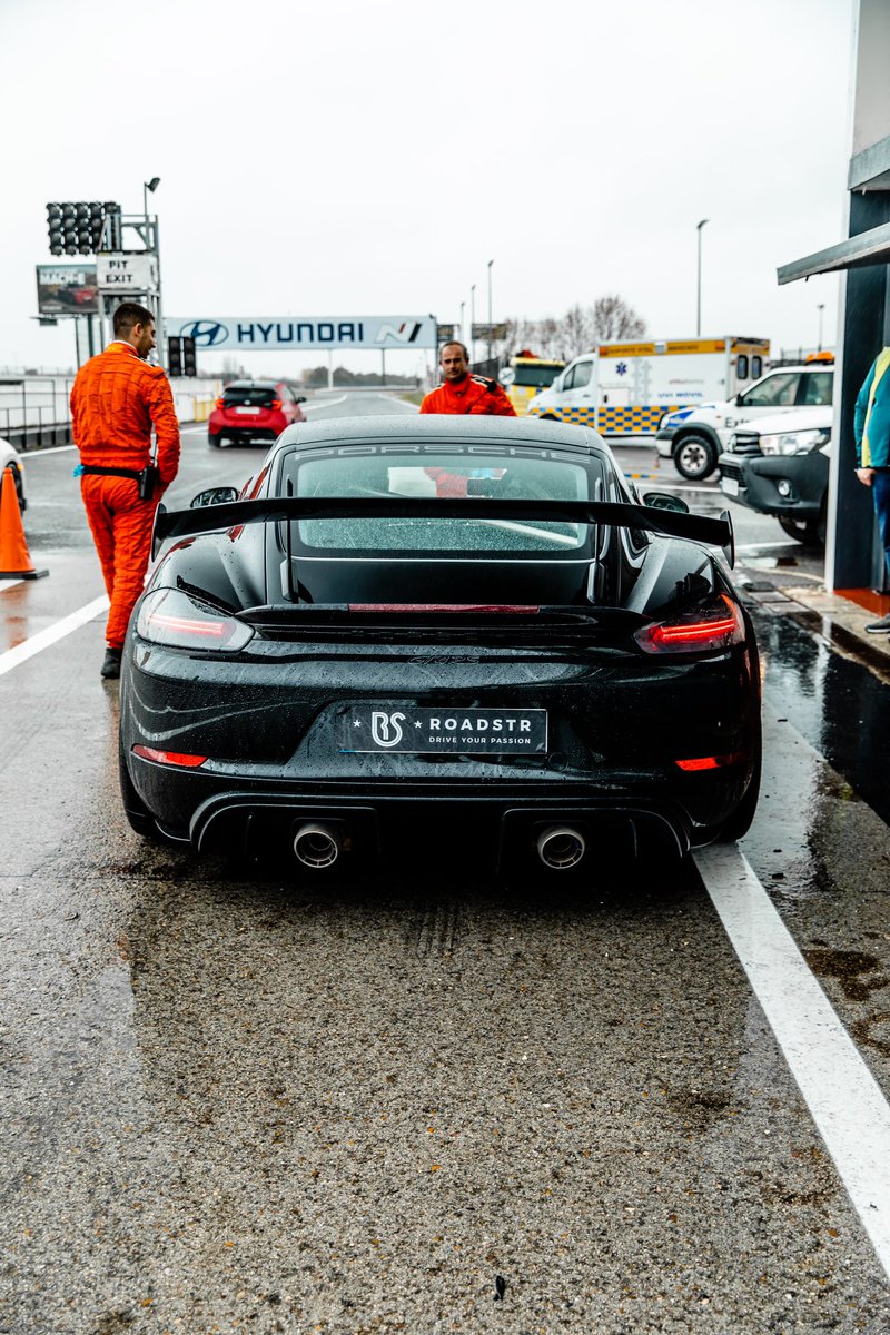 RoadStr_app's tweet image. GT4 RS or GT3? Which one would you choose? 🧐
#porsche #cars #automotive #gt4rs