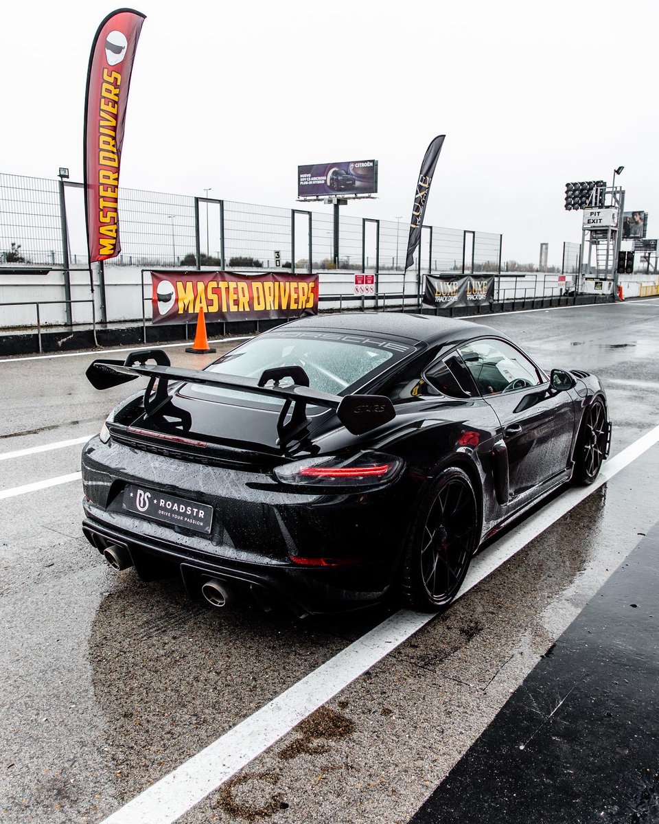 RoadStr_app's tweet image. GT4 RS or GT3? Which one would you choose? 🧐
#porsche #cars #automotive #gt4rs