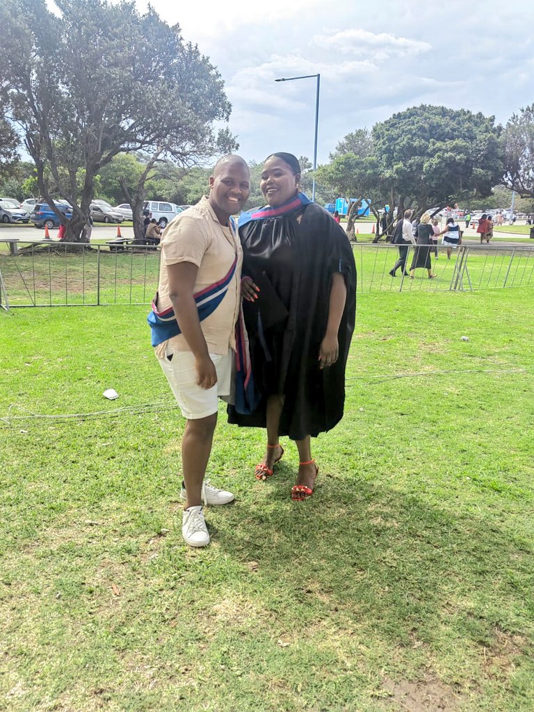 Sieur_Odwa's tweet photo. Location sila 📍@MandelaUni

Supporting my friends ❤️ looking 👌

#MandelaUniGrad22 #MandelaRecognition #SummerGrad2022 #RecognitionCeremonies #NMUGraduation2022 #CovidGraduation https://t.co/tQEia0x09L