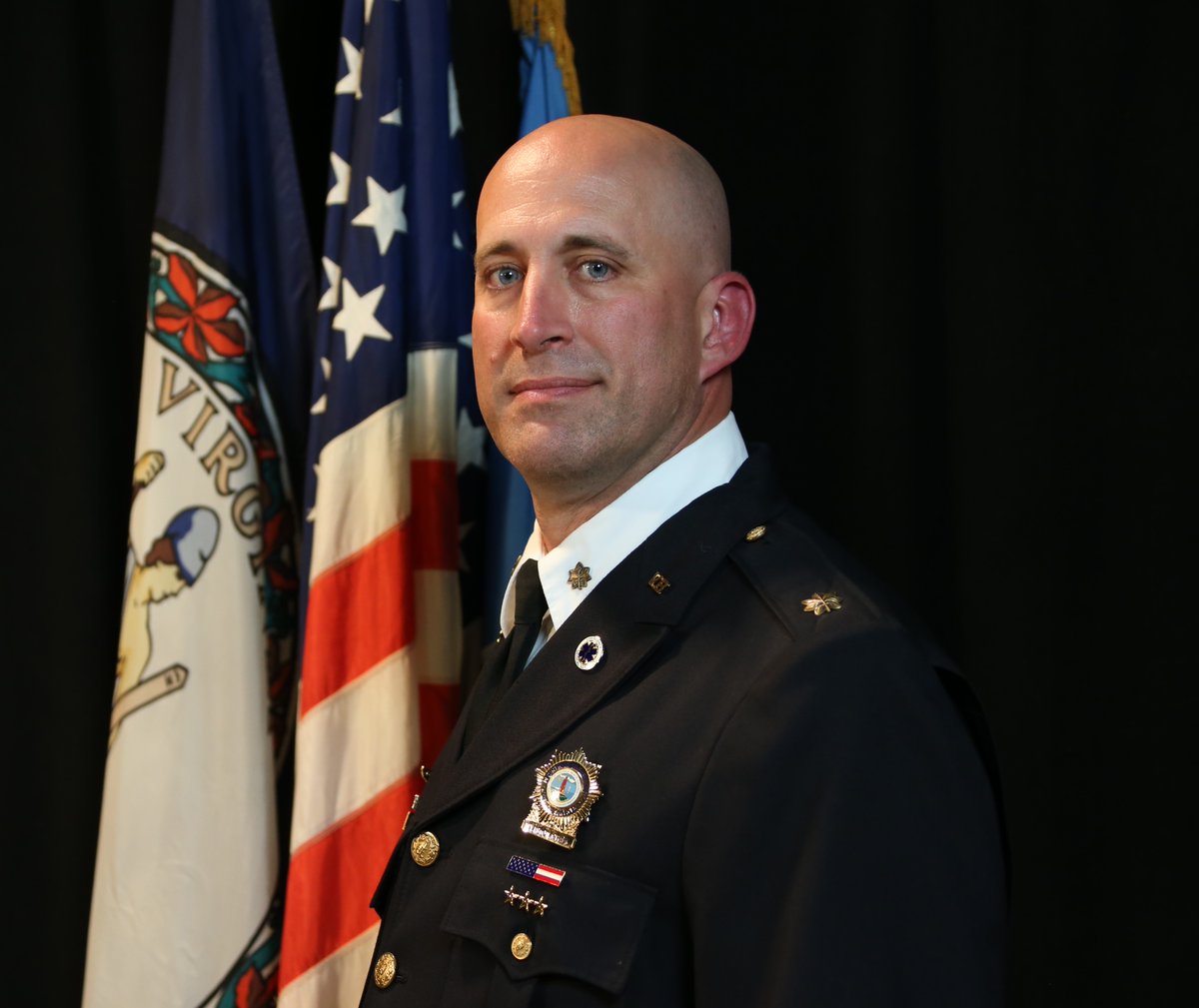 VBRescueEMS's tweet photo. Congratulations to each of our newly appointed acting chiefs!
John Bianco & Brett Johnson ➡️ Acting Deputy Chief
Christi Budy & Rob Gramkowski ➡️ Acting Division Chief
A big S/o to these incredible members for stepping up to serve! #EMS #EMT #Paramedic #VirginiaBeach #VBRescue https://t.co/QRMICtZPFt