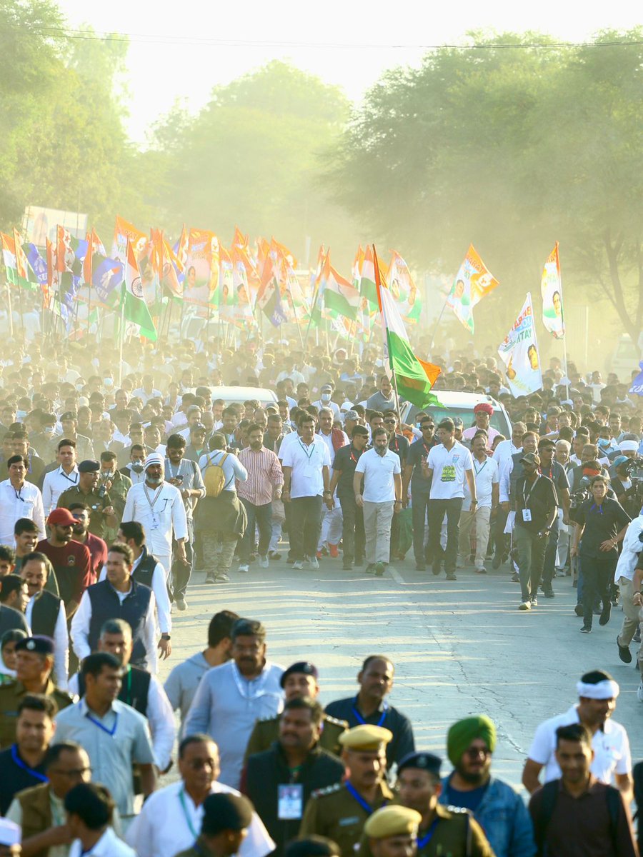 bharatjodo's tweet photo. कह रहा ज़माना, ये आसमां हमारा!

#BharatJodoYatra https://t.co/VkJU42tbyp