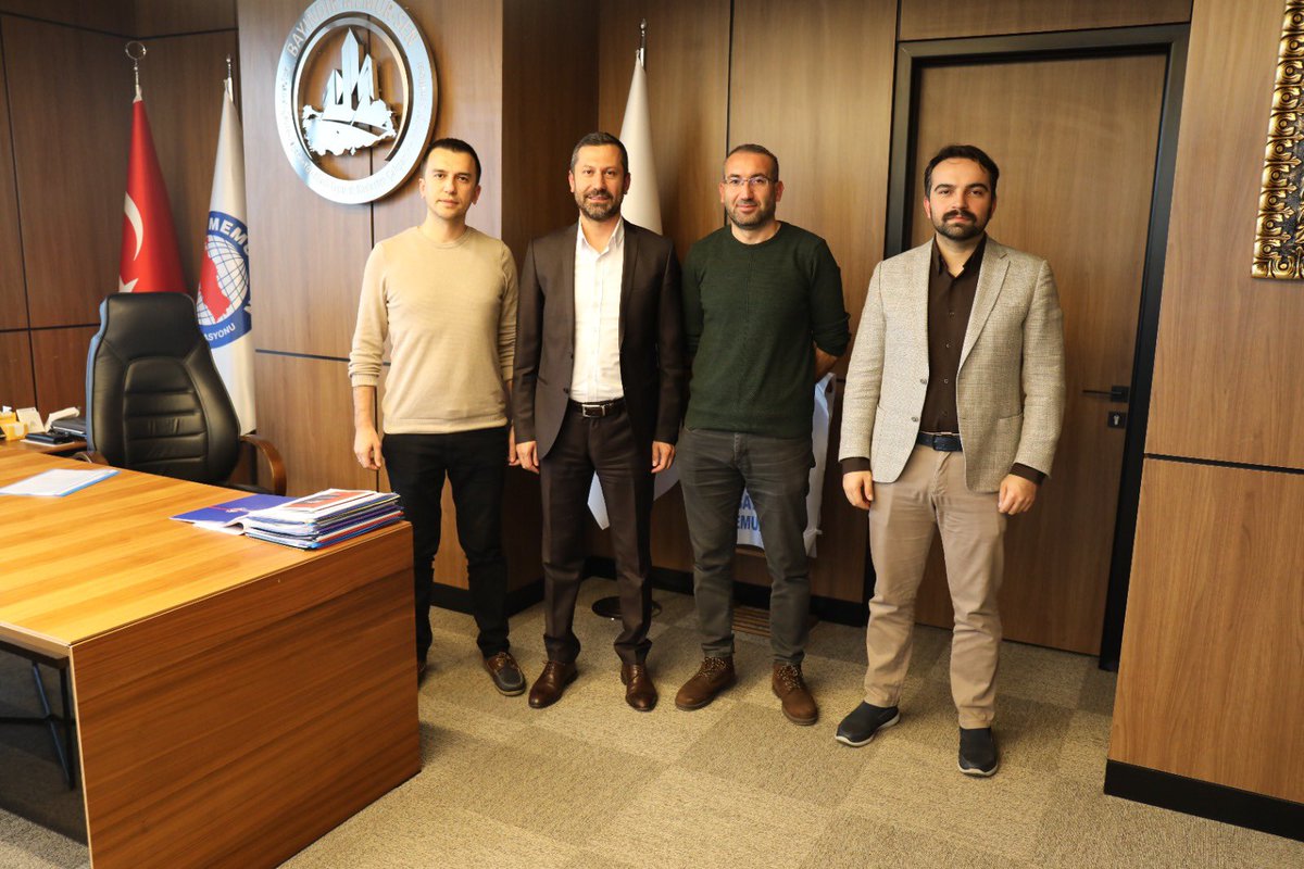 sonertufanoglu's tweet photo. Kamuda görev yapan mühendisler platformunu temsilen ziyaretimize gelen mühendis arkadaşlarımızı sendikamızda ağırladık.
Kamuda görev yapan mühendislerimizin mali ve sosyal haklarının iyileştirilmesine ilişkin yapabileceklerimizi konuştuk. https://t.co/YLa89AcpGX