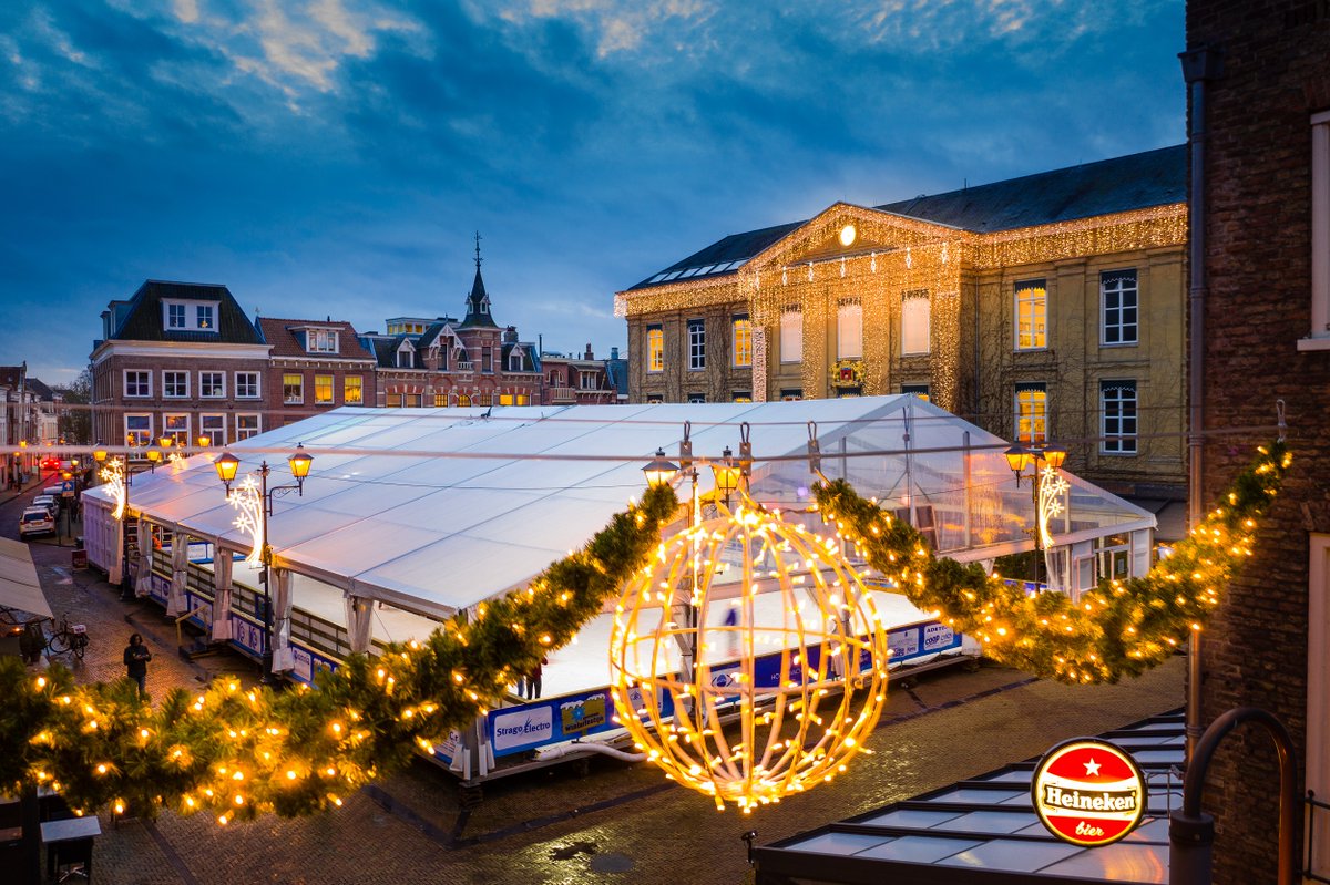Schaatsen in de mooiste vestingstad?

Dan moet je zijn op het Gorcums Winterfestijn❄️⛸️ Vanaf zaterdag 17 dec tot en met 8 jan is de ijsbaan openend en kun genieten van een hoop gezelligheid en warme chocomelk.😉

Snel die ijzers van zolder halen en gaan!
vestingdriehoek.nl/agendas/gorcum…