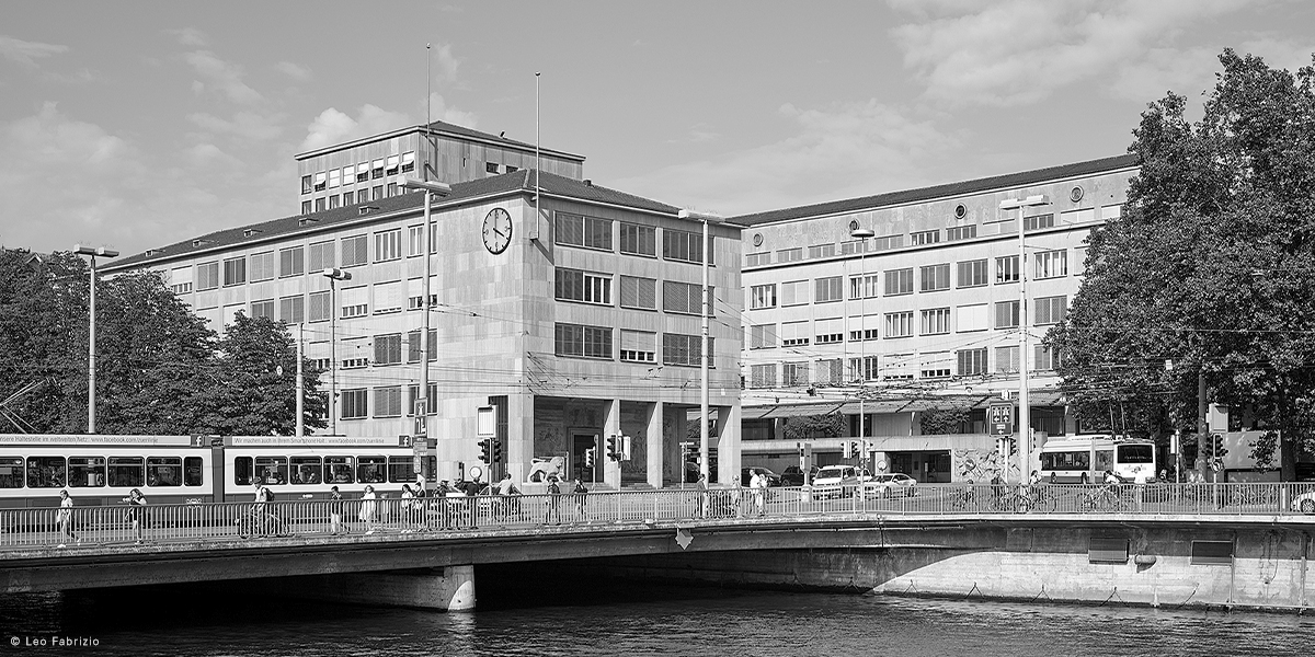 100 Jahre Hauptgebäude der SNB in Zürich: Die Architekten Otto und Werner Pfister haben das Stadtbild von Zürich stark geprägt, u.a. mit dem Peter- und Leuenhof, dem Bahnhof Enge und der kantonalen Verwaltung Walche. Buch hier erhältlich (in DE / EN):
scheidegger-spiess.ch/index.php?pd=s…