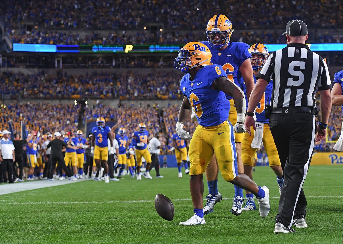 Harry_Dalton6's tweet photo. #AGTG After a great conversation with @CoachAPowell I am blessed to receive an offer from PITT university @Pitt_FB https://t.co/z47eHEnUMi