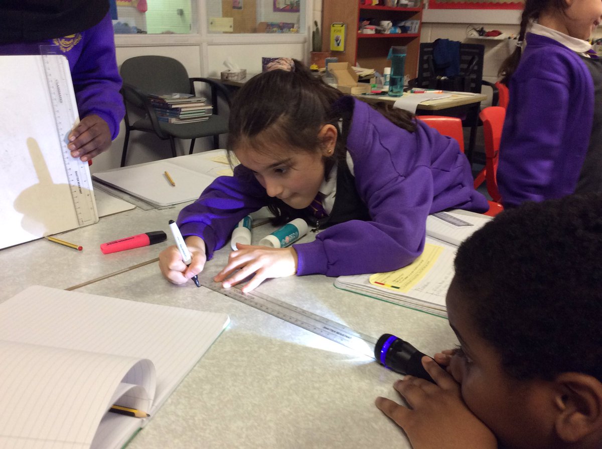 KingsleyLpool's tweet photo. How does the size of shadows change as an opaque object moves away from the light source? #Kingsleyyear3 developed their own investigation this afternoon! #kingsleyscience #class3c #class3b #class3mπ‘ https://t.co/WM5UXv2uWw