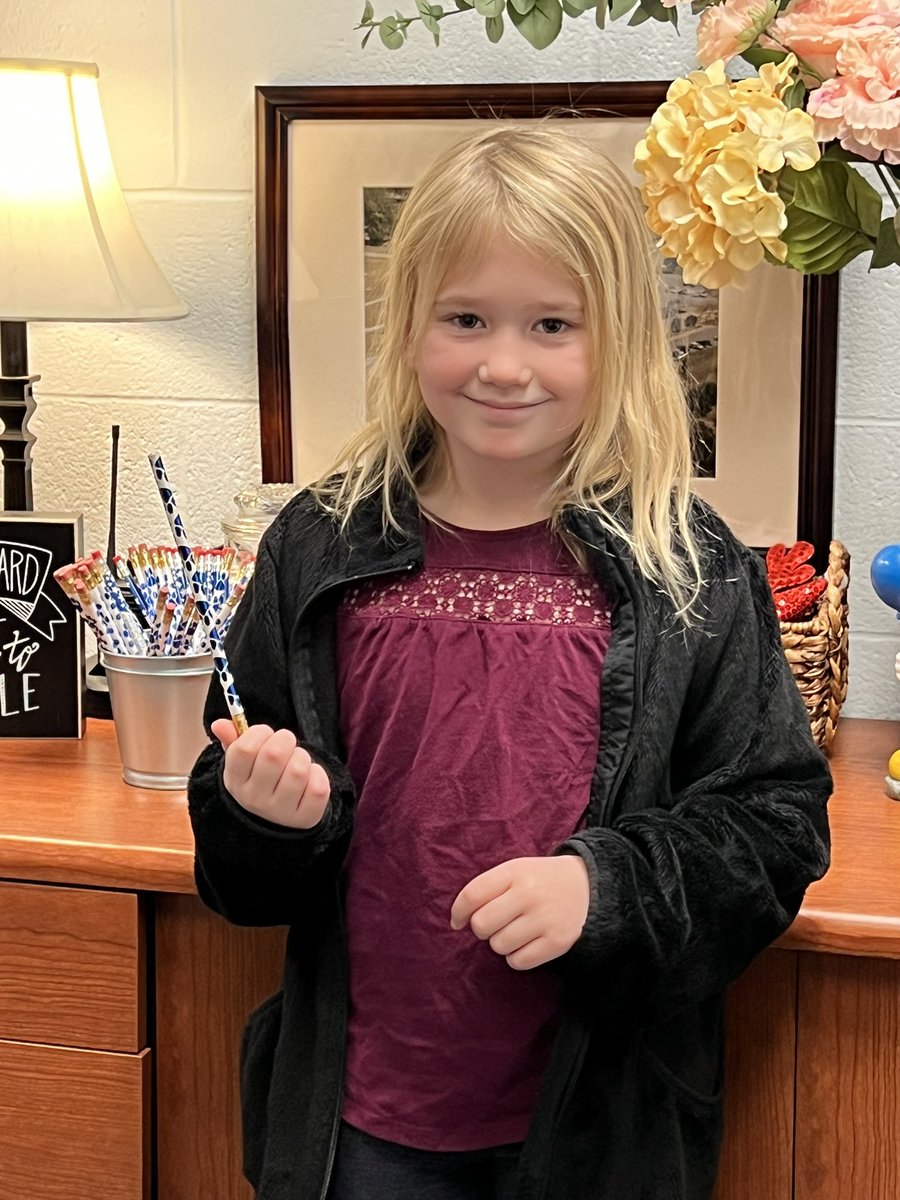 bluff_white's tweet photo. Aubrey Akers led the Pledge of Allegiance this morning. A WBES leader.🇺🇸 @ErnestineAdams @andreabledsoe4 @DCS_TN https://t.co/fA1ISiQE2b