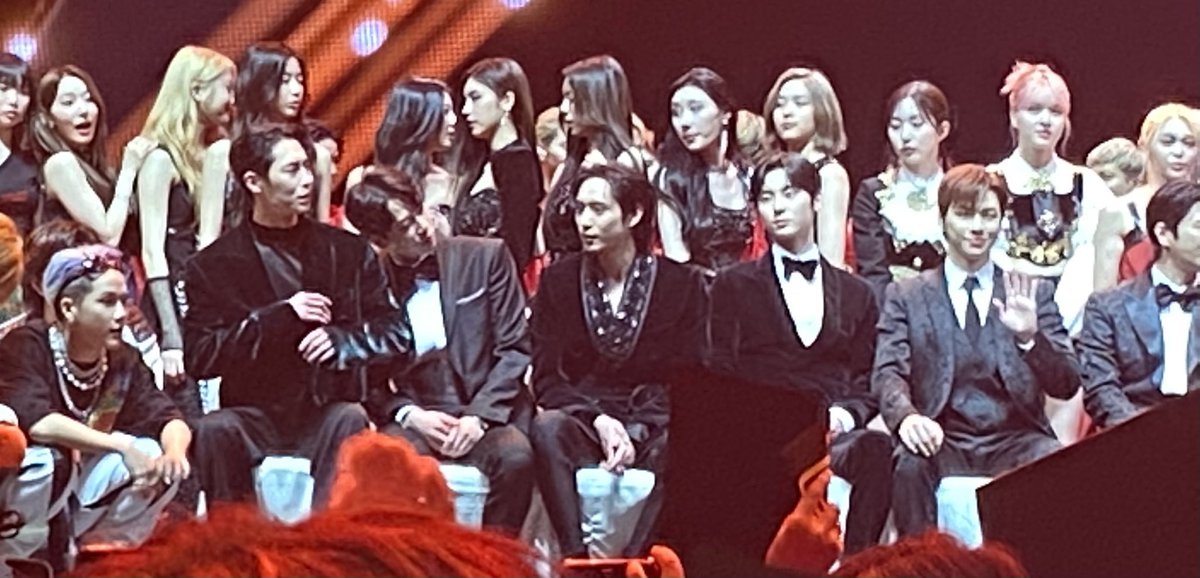 madeinJuly ︵ᡣ𐭩 tweet media