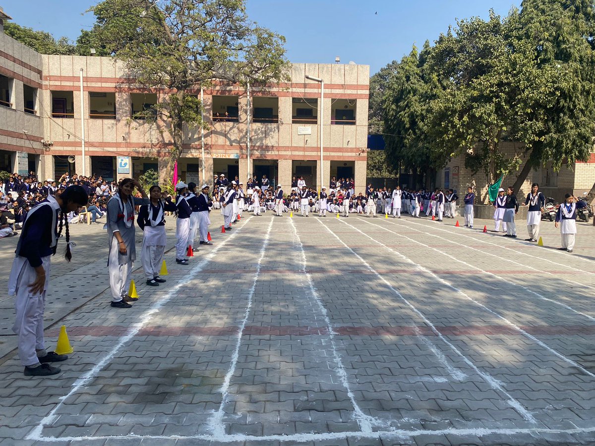 monicasharma_MT's tweet photo. Playing games isn't just about winning or losing, but to learn about teamwork, sportsmanship &amp; discipline. Above all the value of learning together for a common goal.
Keeping up the spirits &amp; celebrating Annual Sports Day @hos1411038

@Dir_Education
@gupta_iitdelhi
@PbpandeyB https://t.co/OQAeawyTQy
