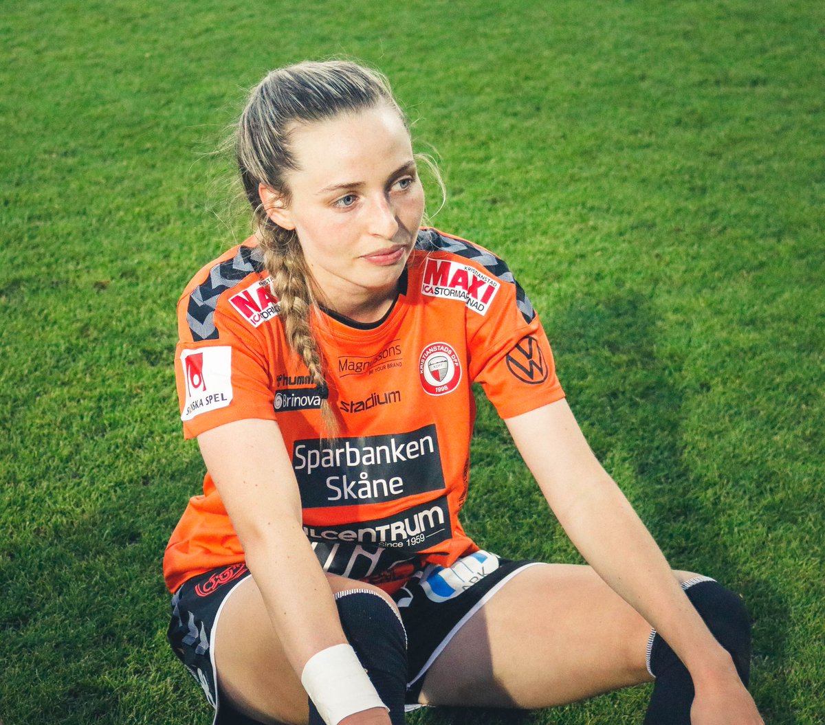 Thank you <a href="/KDFF1998/">Kristianstads DFF</a> 🧡 Grateful for everyone I’ve met throughout the year, the friends and mentors I’ve gained, who contributed to making my first year as a pro so memorable. 🇸🇪