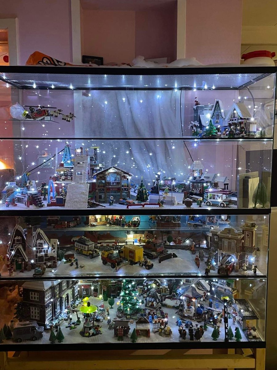 Peuter Lima Ambacht GerbilShopQueenies on Twitter: "Zo kan het ook gewoon. Een mooie vitrine  kast voor de kerst lego verzameling😱😅🤩🎄 #gerbilshopqueenies  #transportserviceQueenies #kerstversieing #kerstdecoratie #kerst  #kerstinvitrinekast #knaagdierenterrarium ...