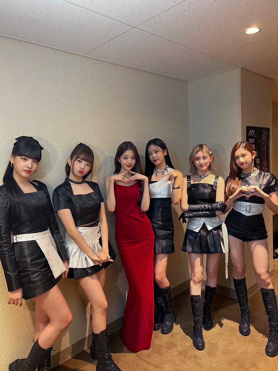 IVEstarship's tweet photo. 📸
2022 Asia Artist Awards

IVE가 2022 AAA에서 
🏆AAA 핫트렌드 가수 부문
🏆AAA 신인상 가수 부문
🏆AAA 대상 - 올해의 노래
를 수상하였습니다🎉

IVE의 모든 순간에 
DIVE의 진심어린 소중한 마음들을
실어 주셔서 항상 감사드립니다 💕

#IVE #아이브
#2022AsiaArtistAwards 
#2022AAA https://t.co/NK6PcH19uc