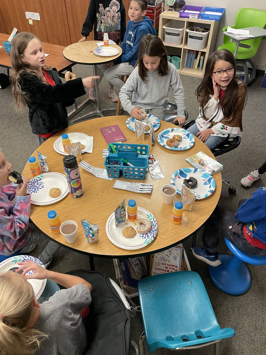 MrsHarvey_3rd's tweet photo. Books &amp; breakfast this morning! Discussing our favorite characters and creatures from the book Beasts of Olympus, Beast Keeper. 🍎 https://t.co/pUYLUjE2gs