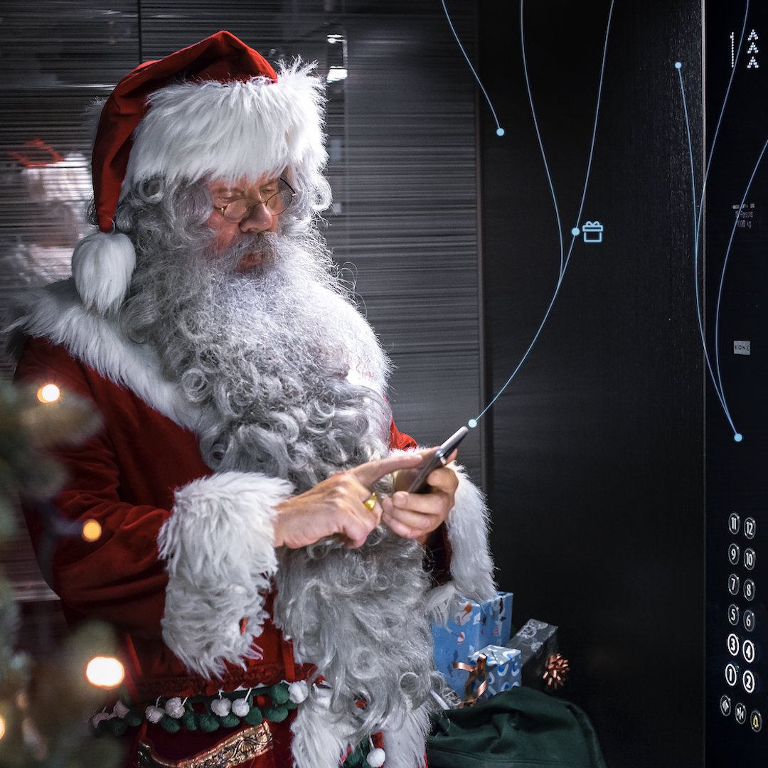 Hei Joulupukki, olisiko aika viedä lahjoja vähän turvallisemmin?🎅
Vanha partasuu tunnetusti jakaa lahjoja lapsille jopa savupiipun kautta, mutta olisiko tänä jouluna aika vaihtaa turvalliseen hissiin?
KONE toivottaa Joulupukille turvallista menoa vuoden kiireisimpään työpäivään!