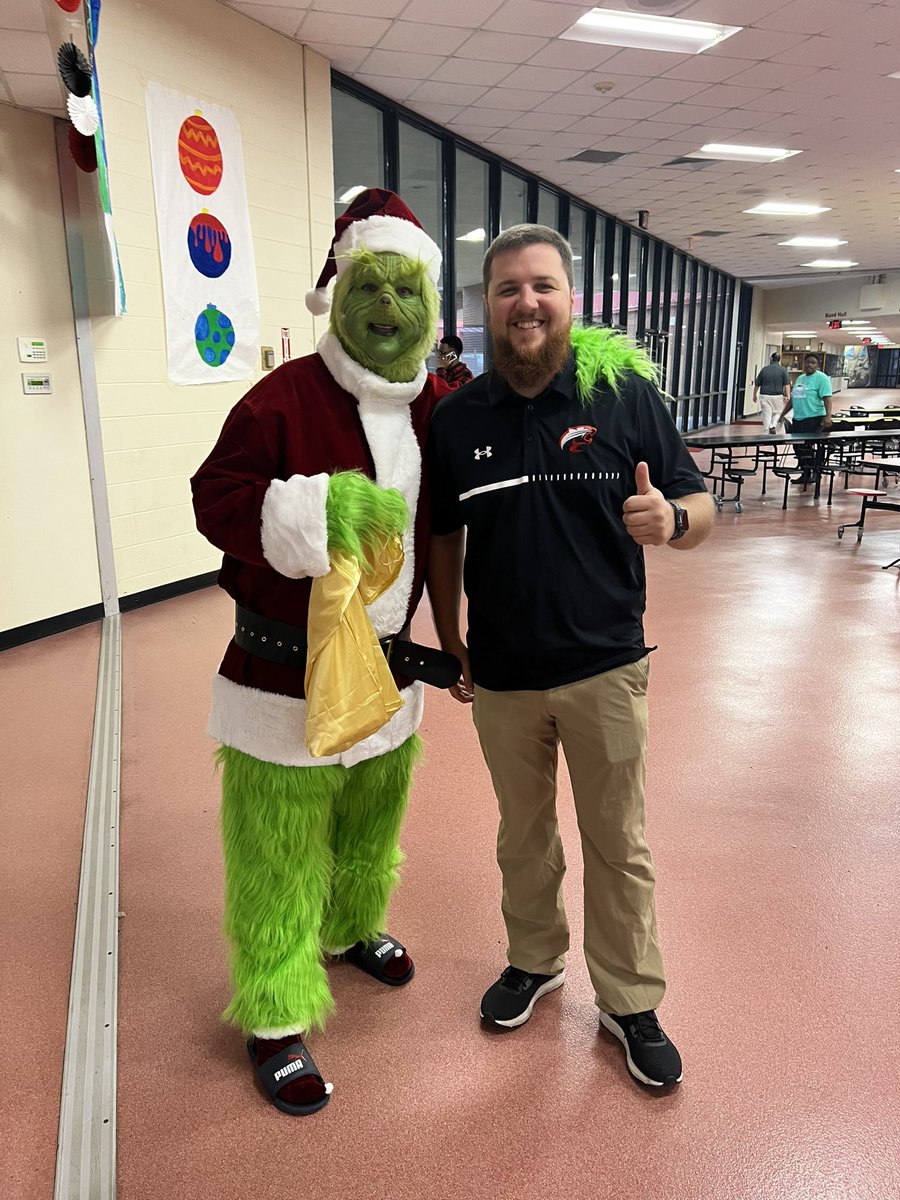 JamesDontTweet1's tweet photo. This guy right here might be “The Grinch”, but no one Grinches harder, or better than me. I will out-grinch The Grinch any day that ends in “Y”. But I’m modest, so I’d never tweet about that. #GrinchGameIntensifies #GrinchMe #BestGrinch #CindyLouWhoCares #NoTweets #SnapMe https://t.co/4USAySp0op