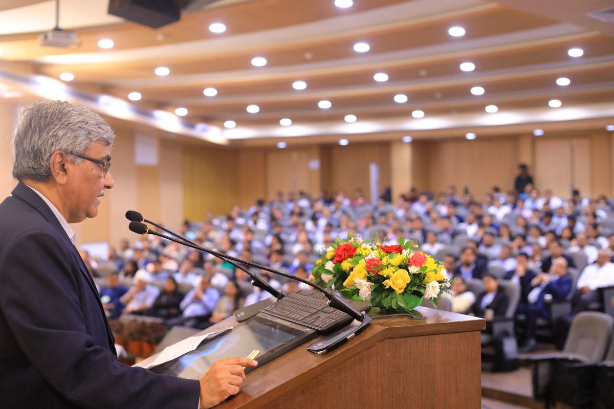 IIMKozhikode's tweet photo. IIMK welcomed 15th batch of EPGP-IL recently.Chief Guest Mr. Ashutosh Chadha, Director and Country Head, Government affair and Public policy at @MicrosoftIndia  graced the formal inauguration ceremony which was presided over by Director Prof. Debashis Chatterjee.
@debchattweet https://t.co/JkDJVAAdIY
