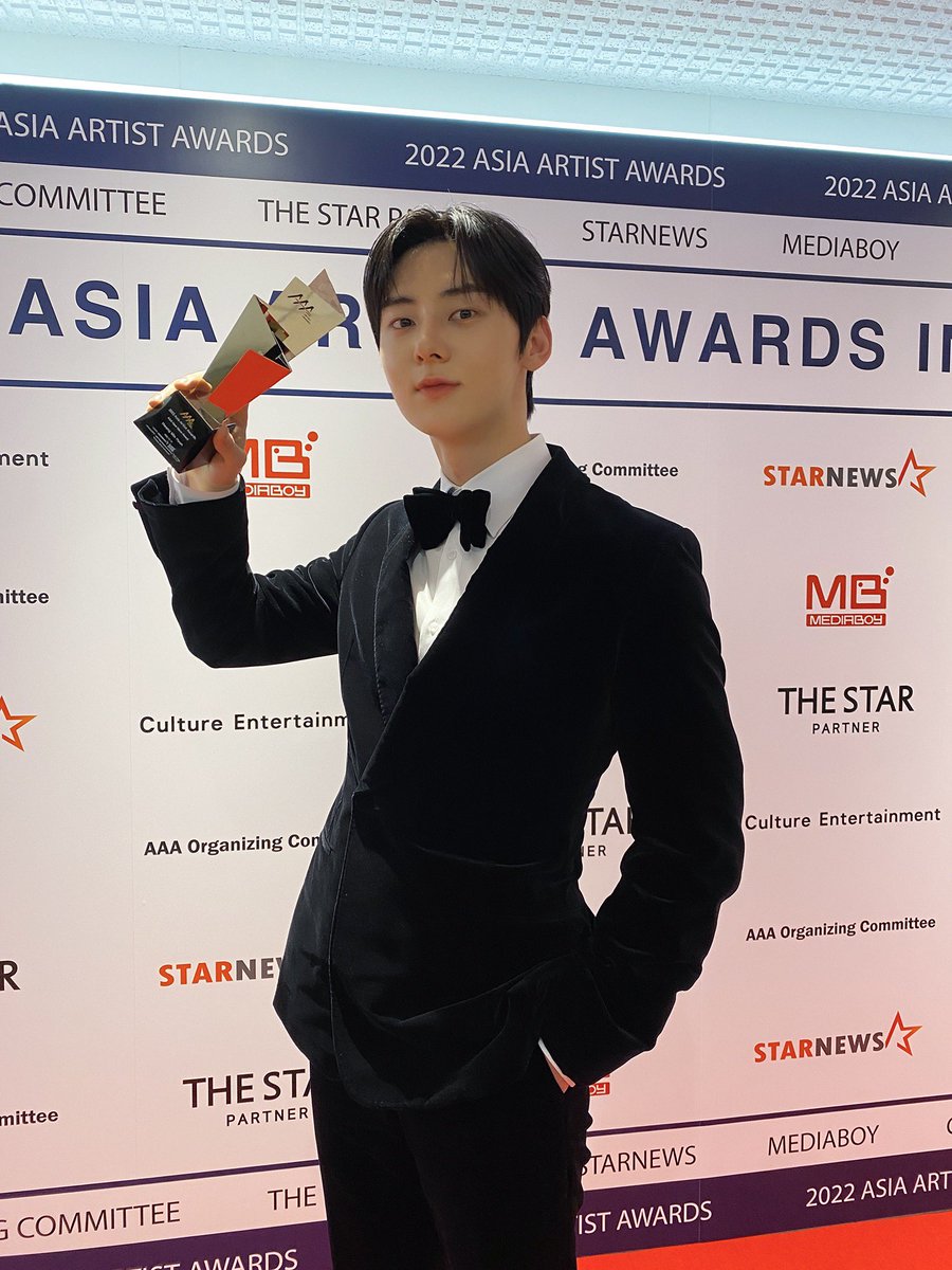 MINHYUN_PLEDIS's tweet photo. [#Moment_H] 📸 

#2022AsiaArtistAwards
언제나 저와 함께 걸어주시는 
우리 황도들🧡 덕분에
값진 상을 받을 수 있었어요
2관왕 감사합니다!

앞으로 더 멋있게 성장할
황민현 🥰✨
많은 응원 부탁드립니다❣️
#황민현 #HWANGMINHYUN https://t.co/JQVuhiQEyD