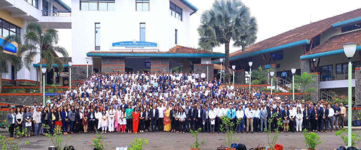 IIMKozhikode's tweet photo. Admission process to globally renowned #EMBA saw a jump of nearly 24% and the final 530-participant strong cohort comes with avg work experience of 10 years with representation from diverse industries. Welcome to God's Own campus, dear students! #MBA #IIMK https://t.co/lBFi4yjDFq