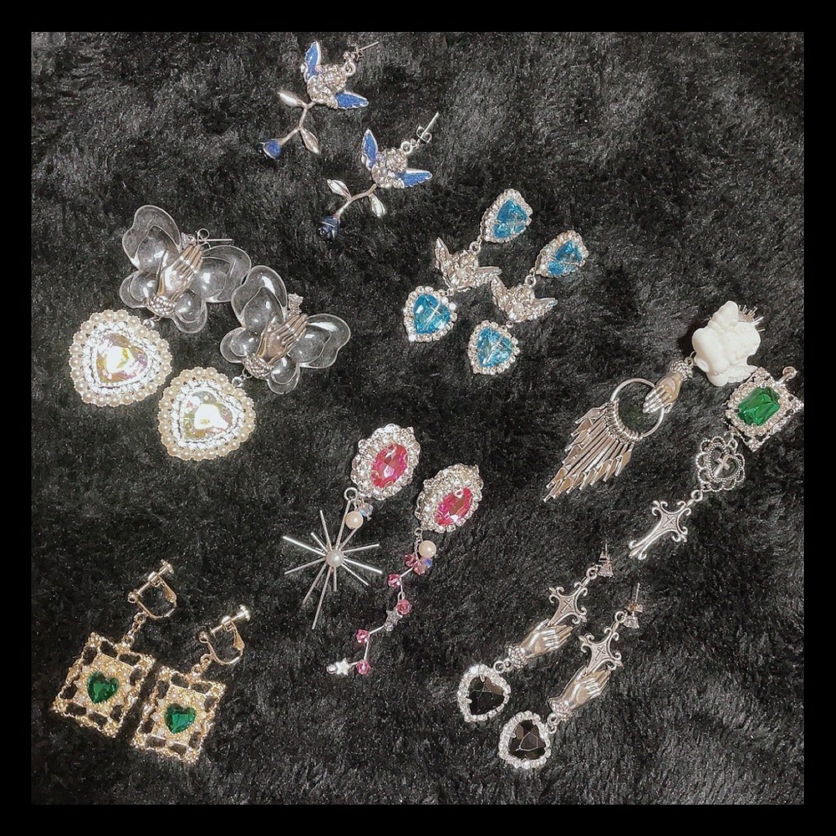 ko__yano's tweet photo. 以前お見かけした時からずっと欲しかったれみさんの作品…先日のADVにてお迎え致しました🤍
私はお仕事で行けなかったので姉に代行をお願いしたのですが、なんと一つプレゼントして下さったそうで…本当にありがとうございます🥲
どれもきらきらであまりにも可愛い…

〔@Remi192202021〕 https://t.co/ldHXRNq0ZB